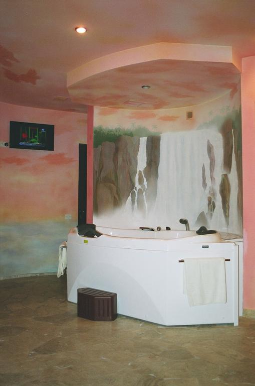 יירבאן Motel Acapulco מראה חיצוני תמונה